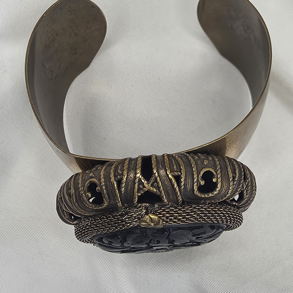 Vintage Style Black and Gold Cuff Bracelet - Picture 2 of 8